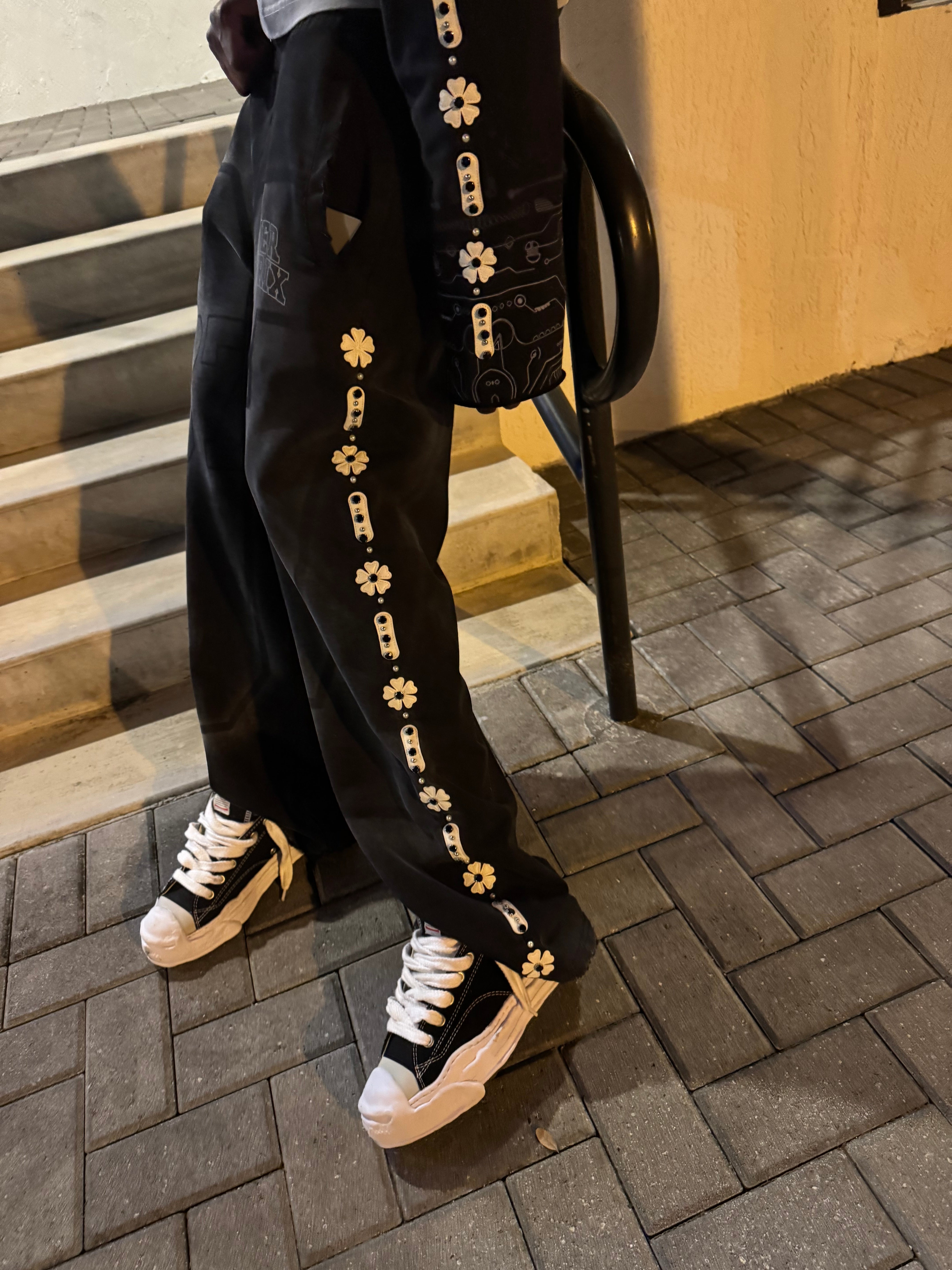LADYGAGA VANISH SWEATS Mサイズ Black Clover Sweats